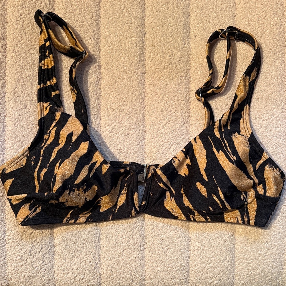 Elegant Black and Gold Women's Bikini Top and Bottoms